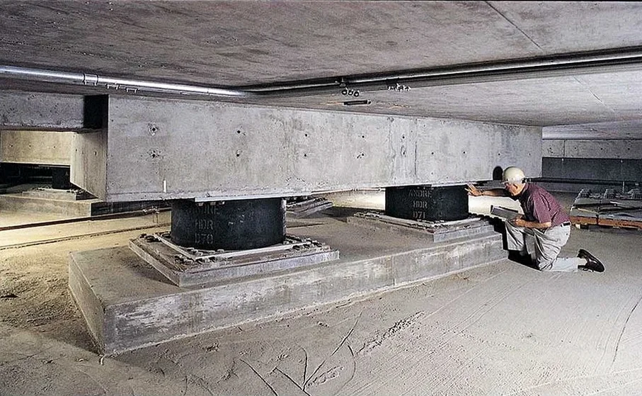 Diseño de Aislación Sísmica de Base en Peñalolén: Protección Estructural Contra Sismos