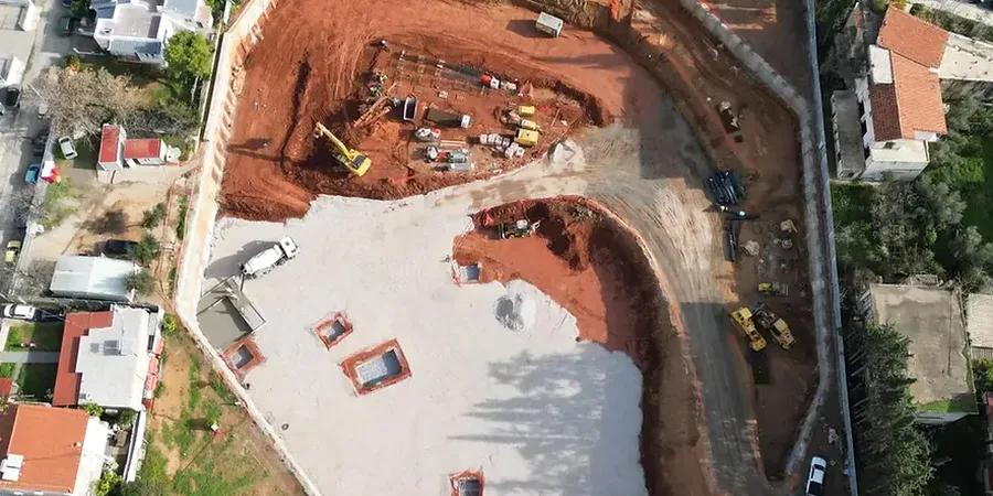 Diseño Geotécnico de Excavaciones Profundas en Peñalolén: Control de Estabilidad en Suelos Complejos